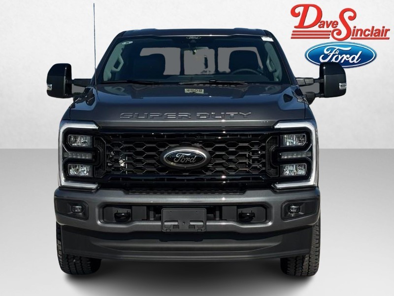 Ford Super Duty F-250 SRW Vehicle Full-screen Gallery Image 02