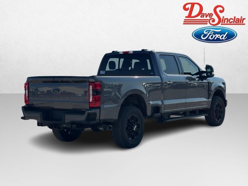 Ford Super Duty F-250 SRW Vehicle Full-screen Gallery Image 07