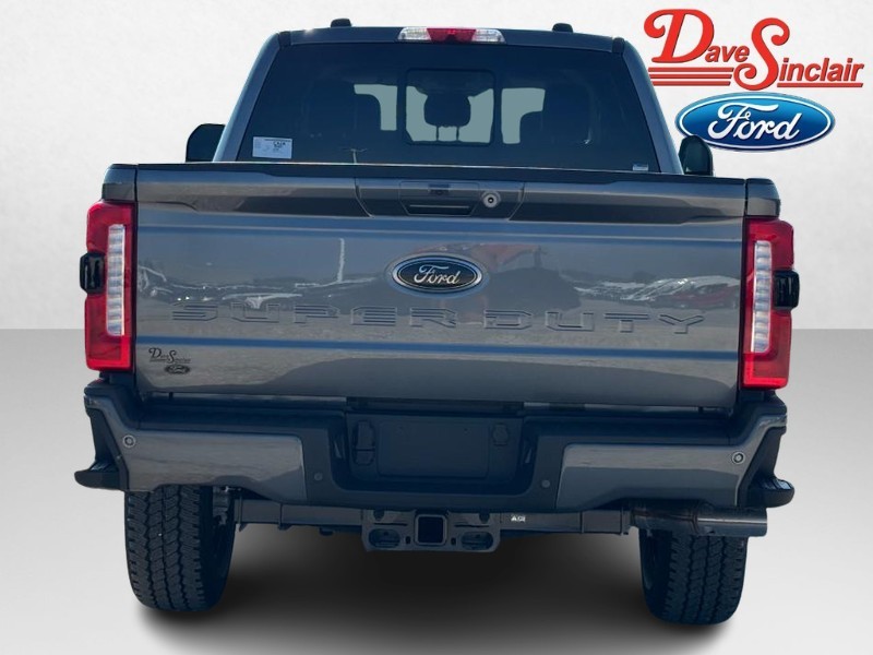 Ford Super Duty F-250 SRW Vehicle Full-screen Gallery Image 08