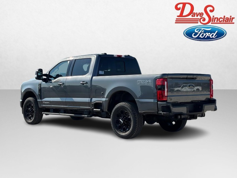Ford Super Duty F-250 SRW Vehicle Full-screen Gallery Image 09