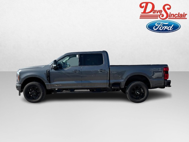 Ford Super Duty F-250 SRW Vehicle Full-screen Gallery Image 10