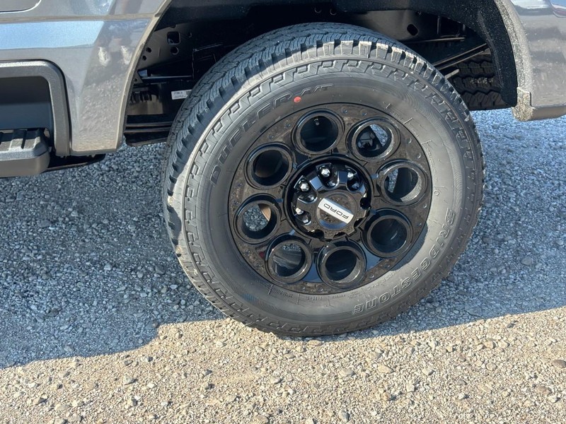 Ford Super Duty F-250 SRW Vehicle Full-screen Gallery Image 12