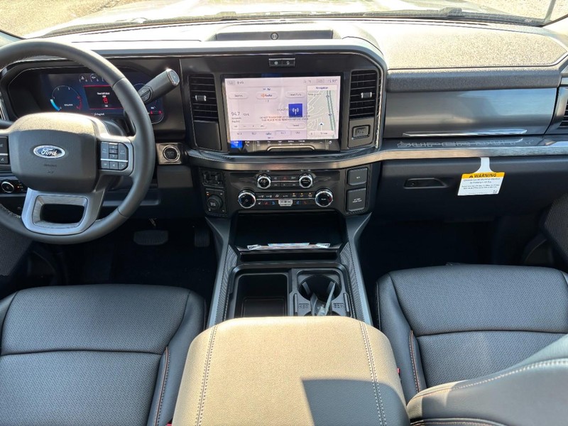 Ford Super Duty F-250 SRW Vehicle Full-screen Gallery Image 15