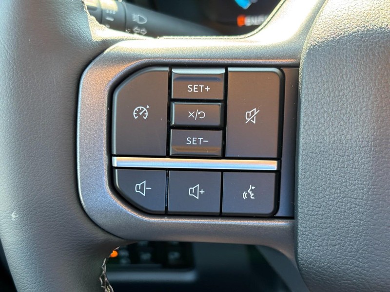 Ford Super Duty F-250 SRW Vehicle Full-screen Gallery Image 19