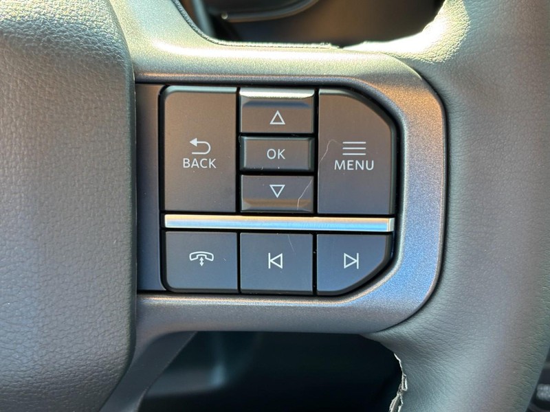 Ford Super Duty F-250 SRW Vehicle Full-screen Gallery Image 20