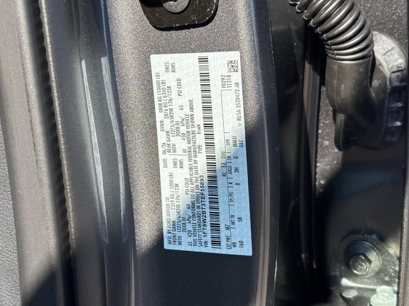 Ford Super Duty F-250 SRW Vehicle Full-screen Gallery Image 26