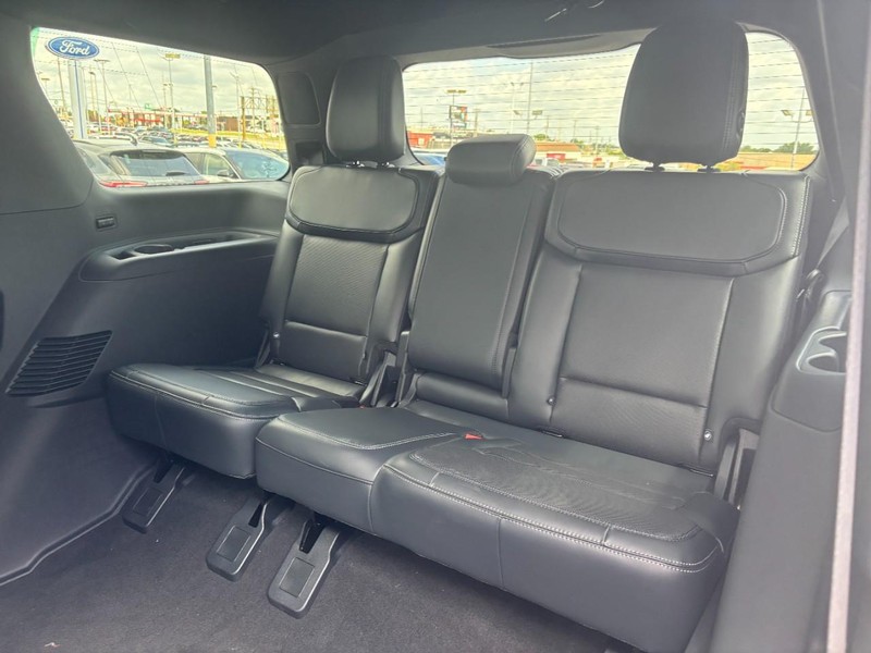 Ford Expedition Vehicle Full-screen Gallery Image 13