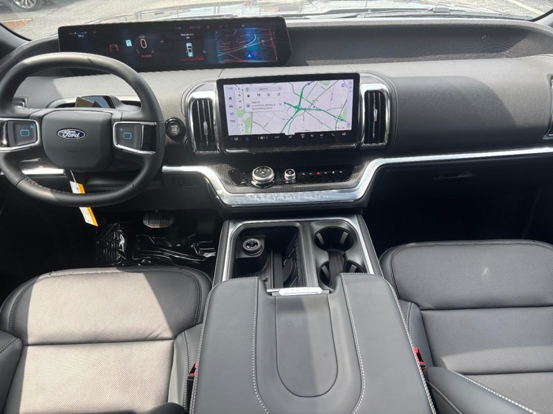 Ford Expedition Vehicle Full-screen Gallery Image 16