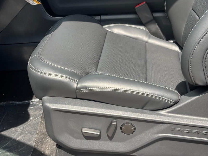 Ford Expedition Vehicle Full-screen Gallery Image 18