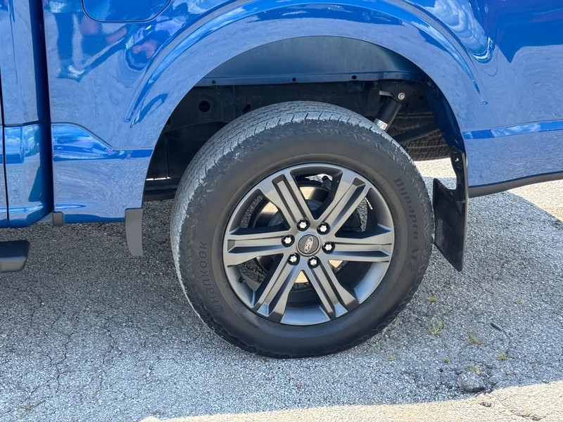 Ford F-150 Vehicle Full-screen Gallery Image 12