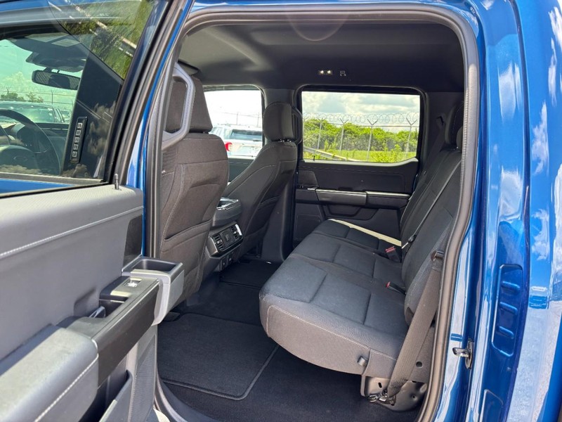 Ford F-150 Vehicle Full-screen Gallery Image 13