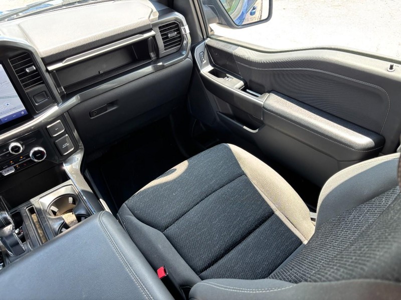 Ford F-150 Vehicle Full-screen Gallery Image 16
