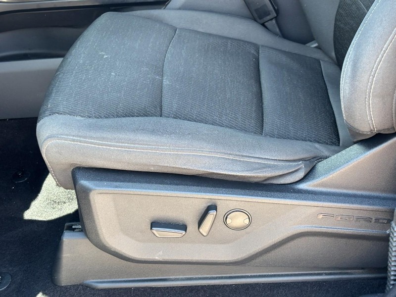 Ford F-150 Vehicle Full-screen Gallery Image 17