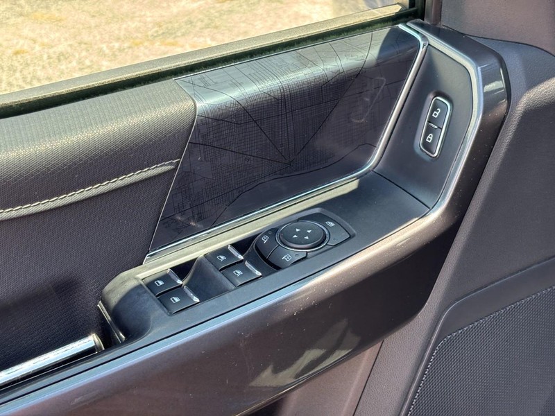 Ford F-150 Vehicle Full-screen Gallery Image 18