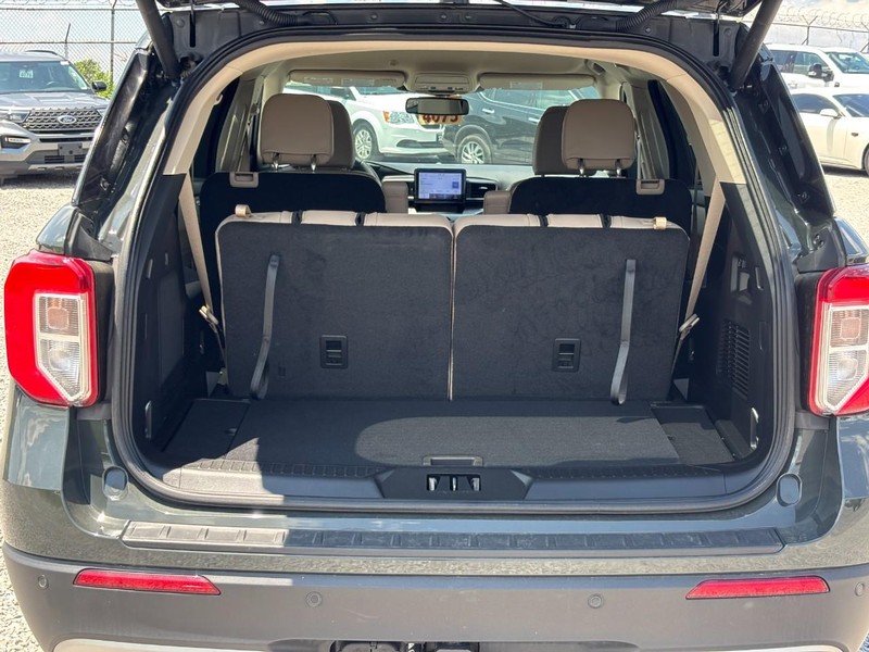 Ford Explorer Vehicle Image 11