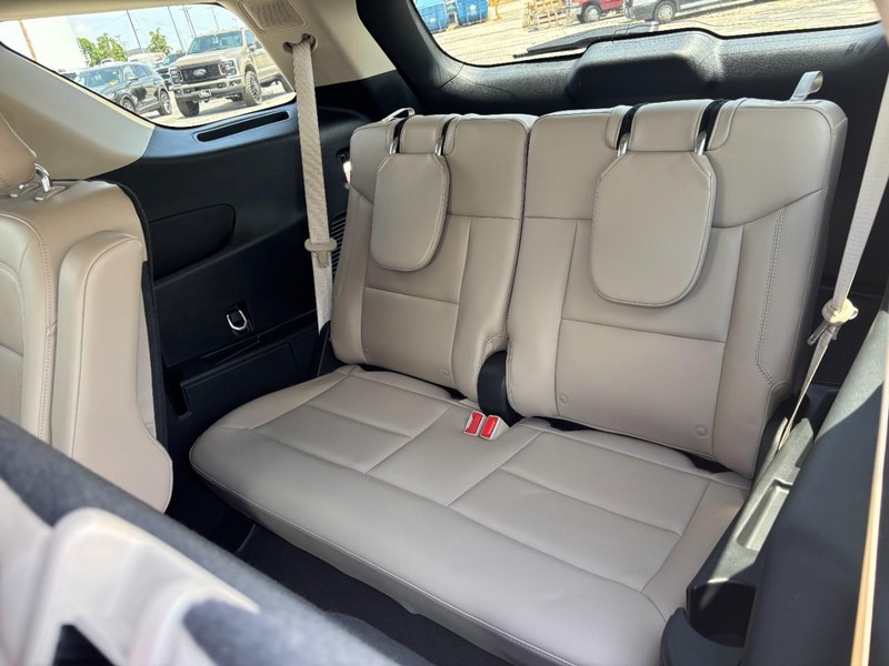 Ford Explorer Vehicle Image 13