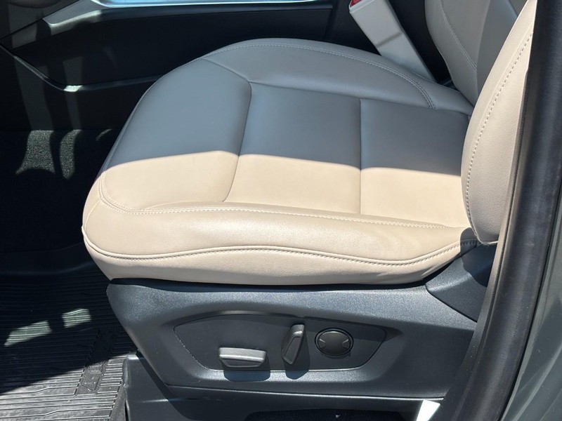 Ford Explorer Vehicle Image 18