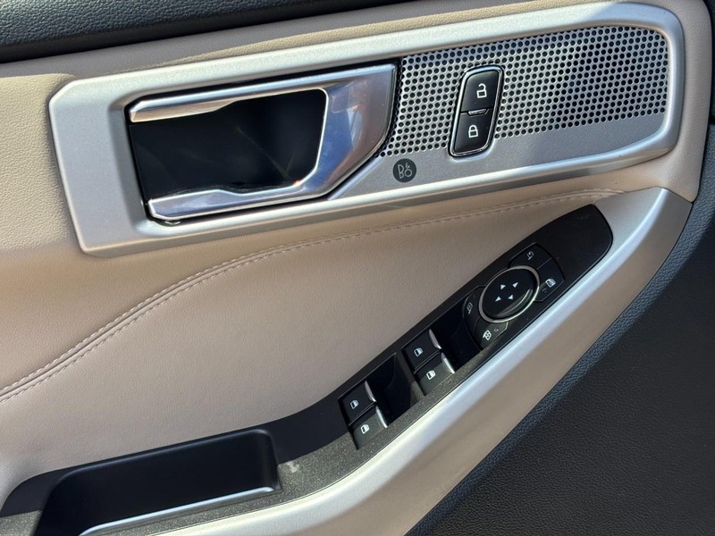 Ford Explorer Vehicle Image 19