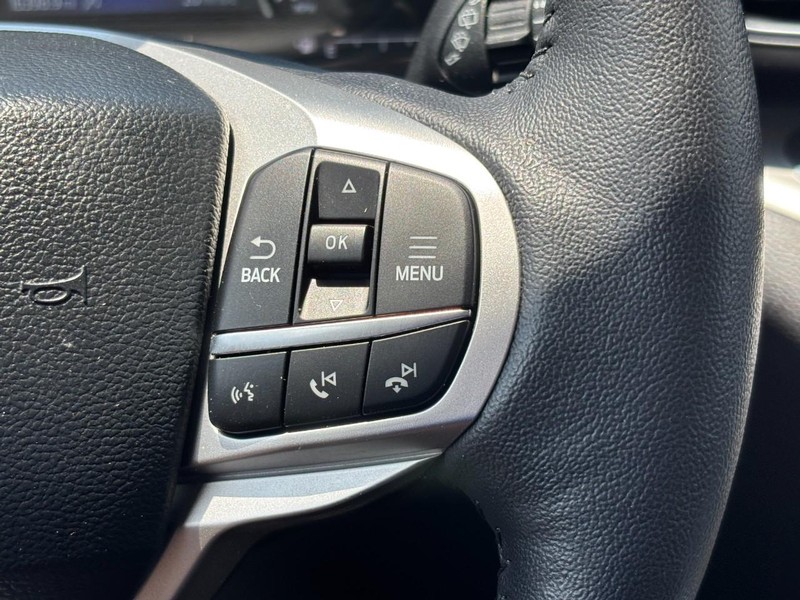 Ford Explorer Vehicle Image 21