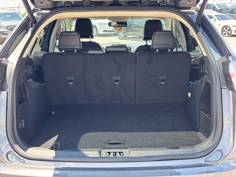 Ford Edge Vehicle Full-screen Gallery Image 11