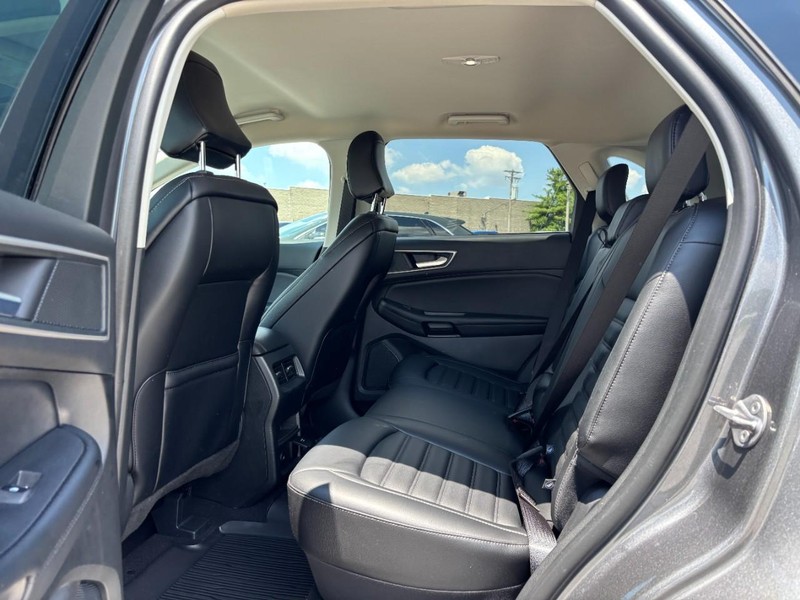 Ford Edge Vehicle Full-screen Gallery Image 13