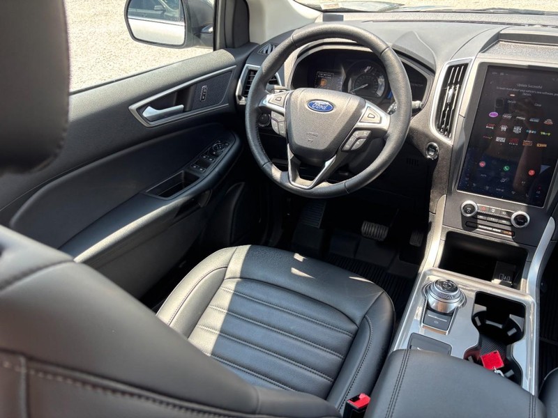 Ford Edge Vehicle Full-screen Gallery Image 14