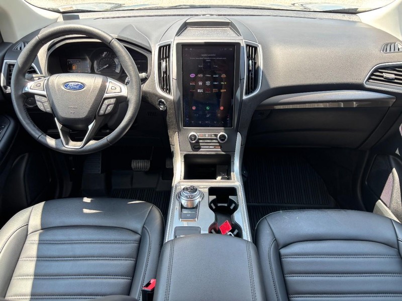 Ford Edge Vehicle Full-screen Gallery Image 15