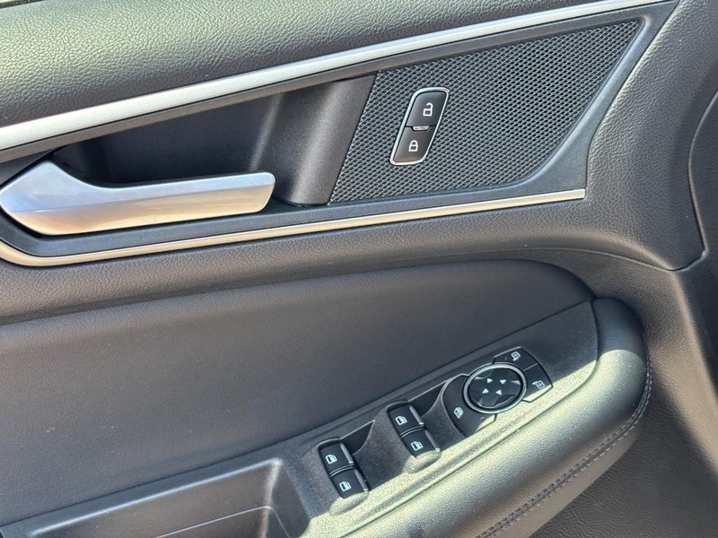 Ford Edge Vehicle Full-screen Gallery Image 18