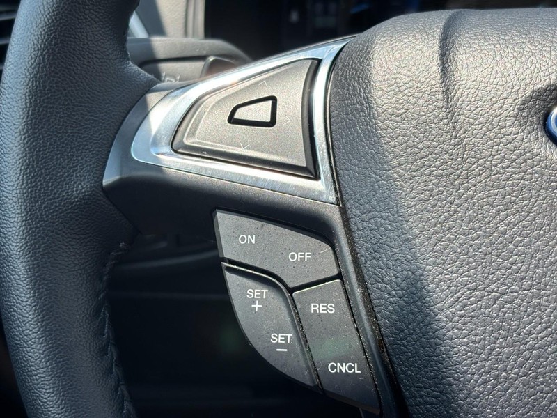 Ford Edge Vehicle Full-screen Gallery Image 19