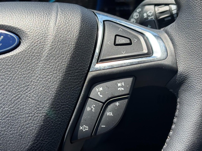 Ford Edge Vehicle Full-screen Gallery Image 20