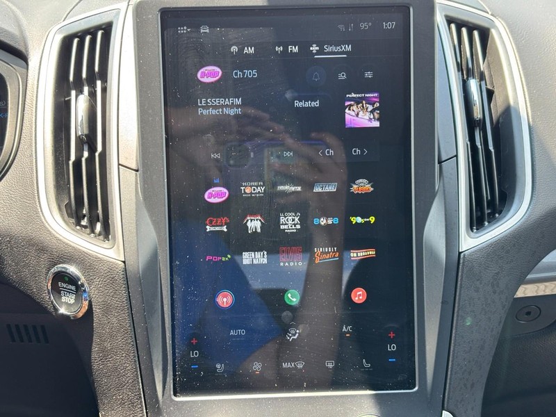 Ford Edge Vehicle Full-screen Gallery Image 22