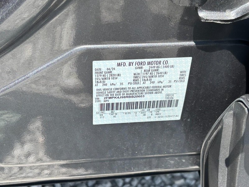 Ford Edge Vehicle Full-screen Gallery Image 24