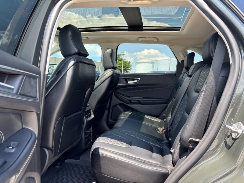 Ford Edge Vehicle Full-screen Gallery Image 13