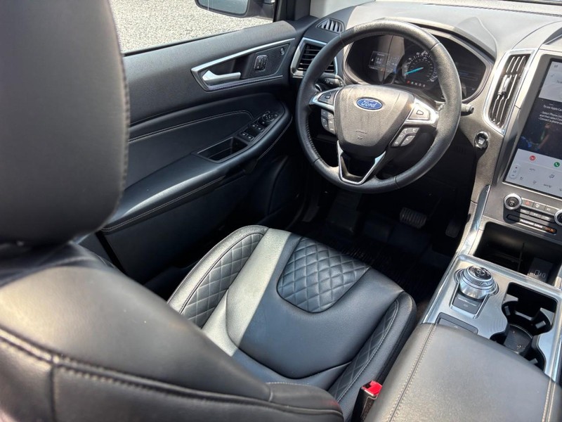 Ford Edge Vehicle Full-screen Gallery Image 14