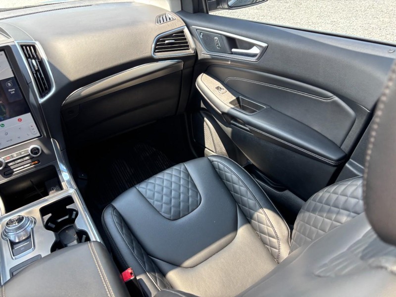 Ford Edge Vehicle Full-screen Gallery Image 16