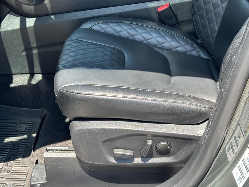 Ford Edge Vehicle Full-screen Gallery Image 17