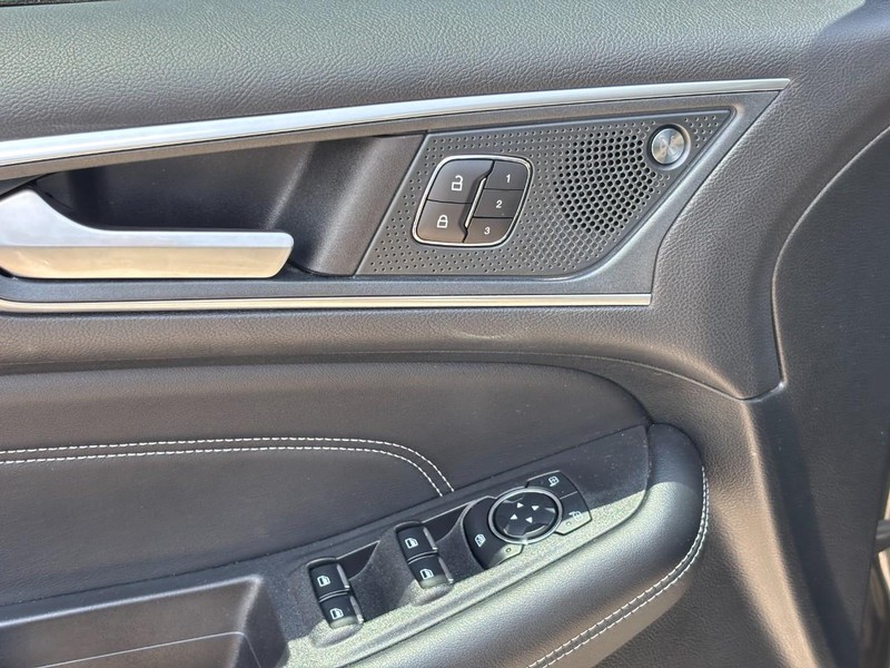 Ford Edge Vehicle Full-screen Gallery Image 18