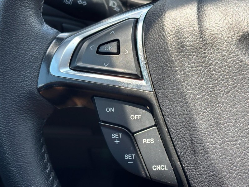Ford Edge Vehicle Full-screen Gallery Image 19