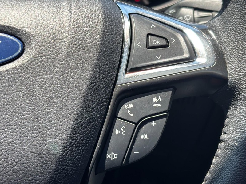 Ford Edge Vehicle Full-screen Gallery Image 20