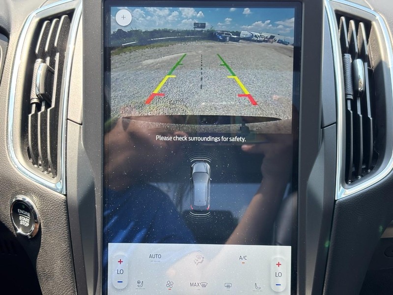 Ford Edge Vehicle Full-screen Gallery Image 23