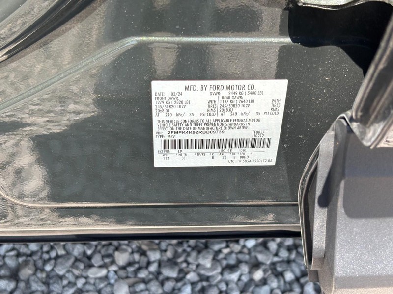 Ford Edge Vehicle Full-screen Gallery Image 25