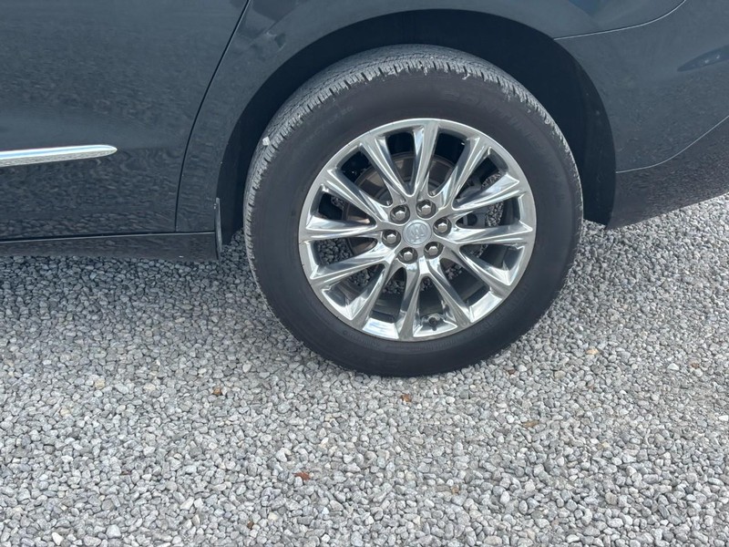Buick Enclave Vehicle Full-screen Gallery Image 10