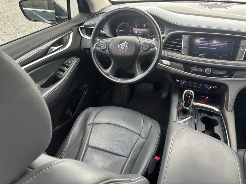 Buick Enclave Vehicle Full-screen Gallery Image 13