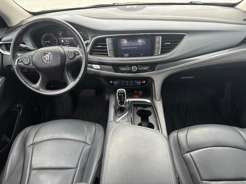 Buick Enclave Vehicle Full-screen Gallery Image 14