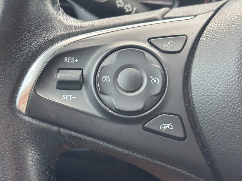 Buick Enclave Vehicle Full-screen Gallery Image 18