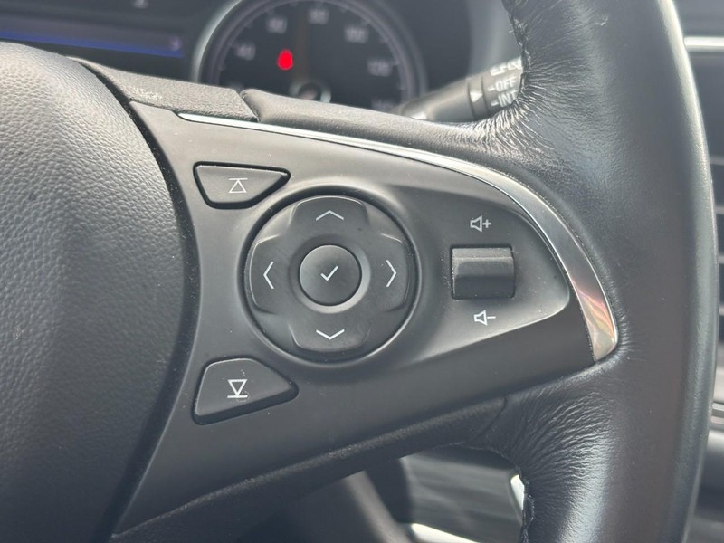 Buick Enclave Vehicle Full-screen Gallery Image 19