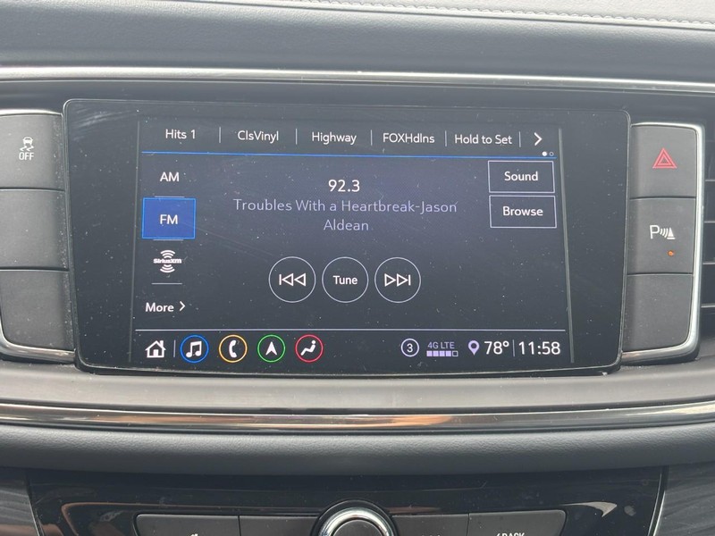 Buick Enclave Vehicle Full-screen Gallery Image 21