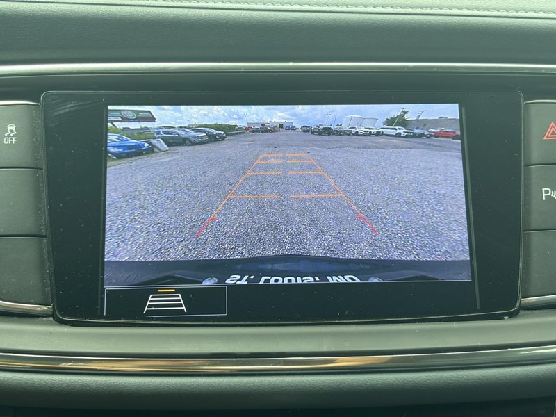 Buick Enclave Vehicle Full-screen Gallery Image 23