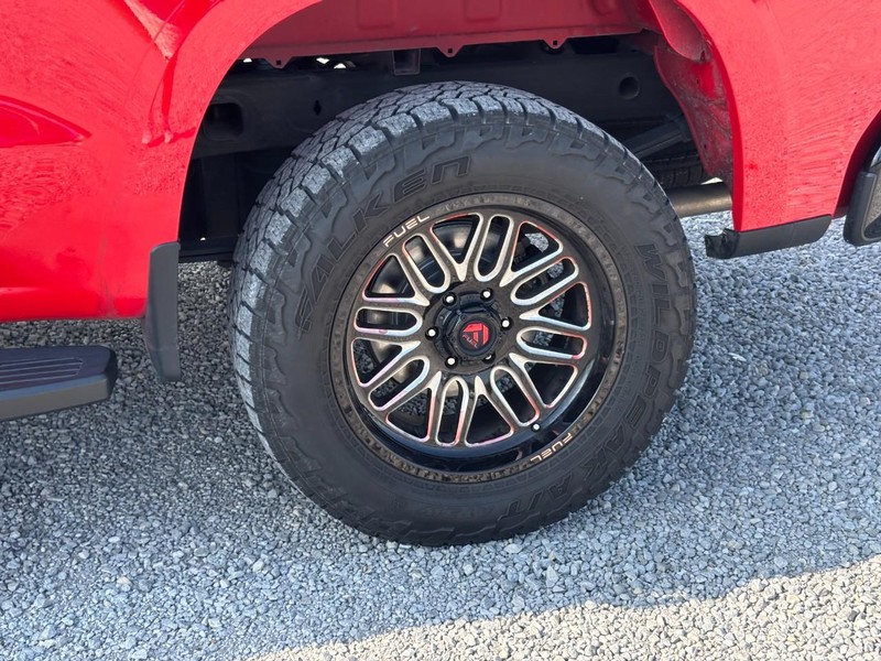 Chevrolet Silverado 1500 Vehicle Full-screen Gallery Image 10