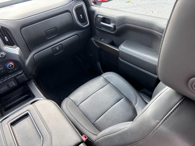 Chevrolet Silverado 1500 Vehicle Full-screen Gallery Image 15